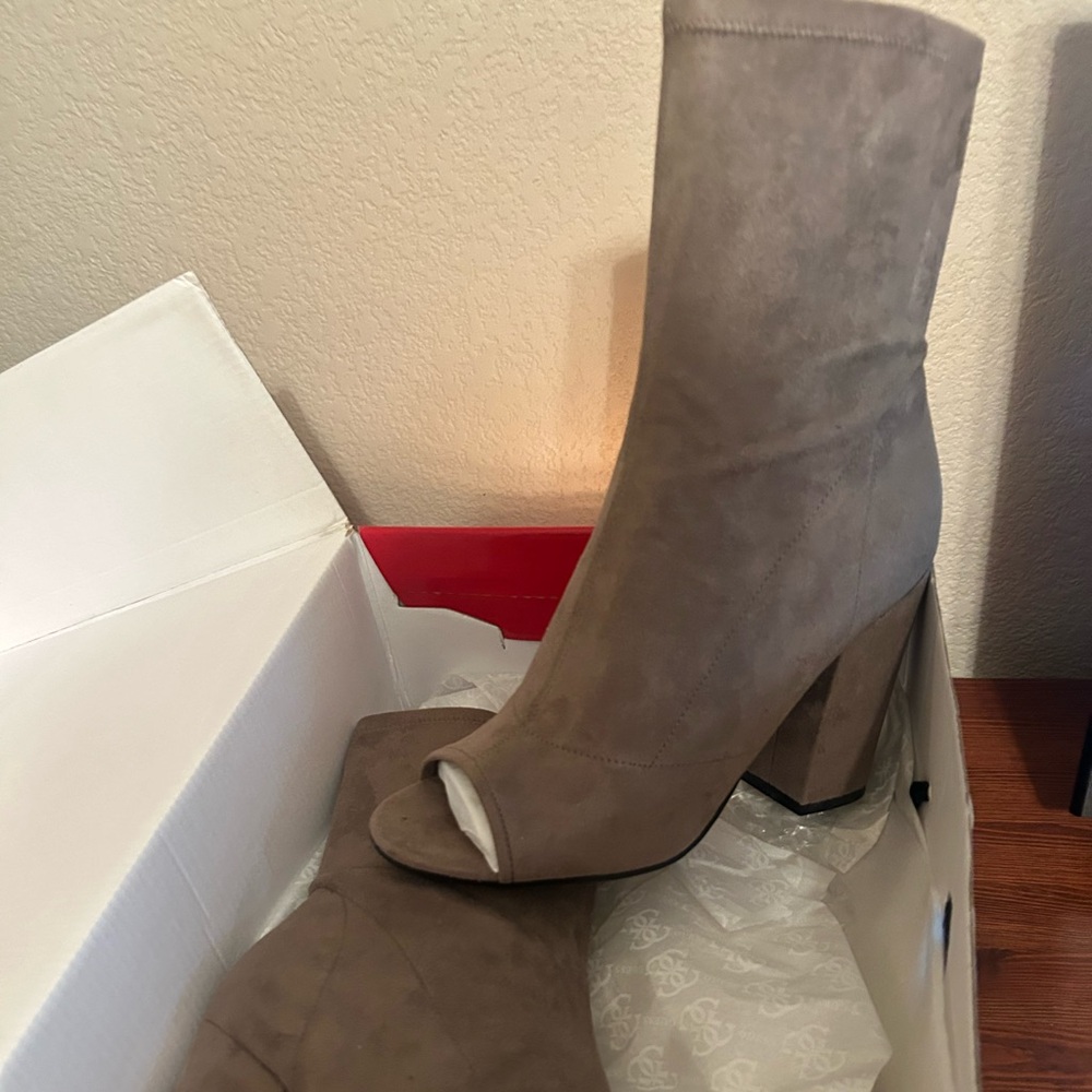 Fall peep toe booties!!! Never worn in the box, plastic! Suede. GUESS! ❤️